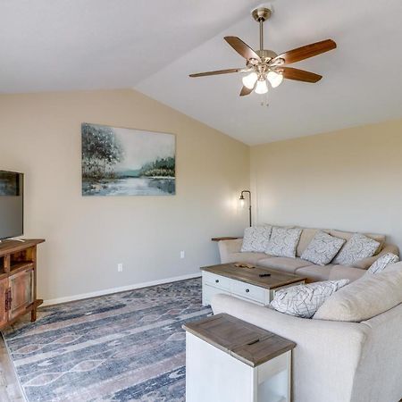 Charming Edgemont Home With Deck And Lake Views! Fairfield Bay Bagian luar foto