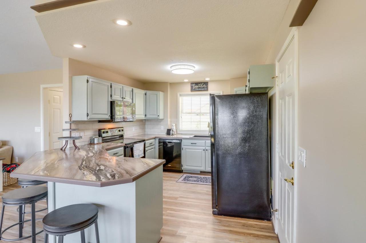 Charming Edgemont Home With Deck And Lake Views! Fairfield Bay Bagian luar foto