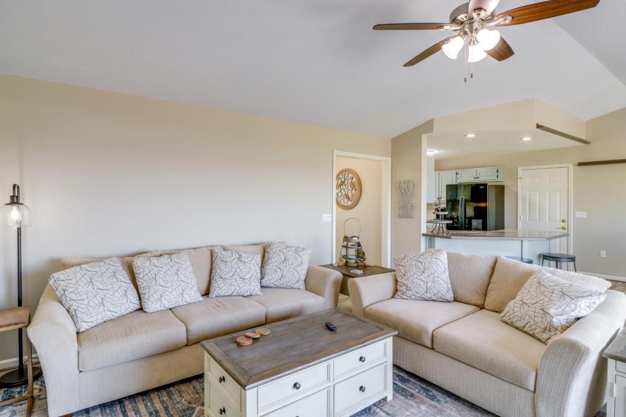 Charming Edgemont Home With Deck And Lake Views! Fairfield Bay Bagian luar foto