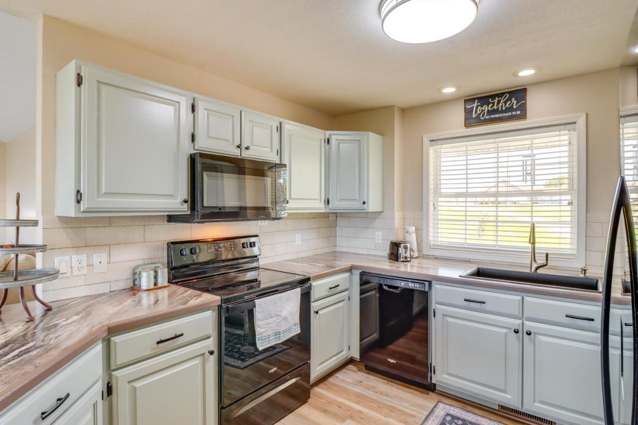 Charming Edgemont Home With Deck And Lake Views! Fairfield Bay Bagian luar foto