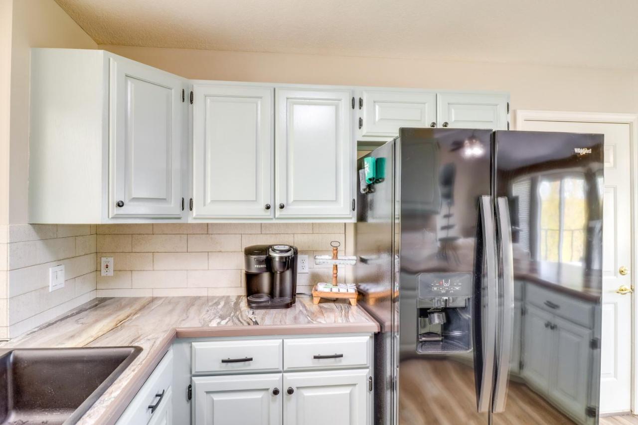Charming Edgemont Home With Deck And Lake Views! Fairfield Bay Bagian luar foto
