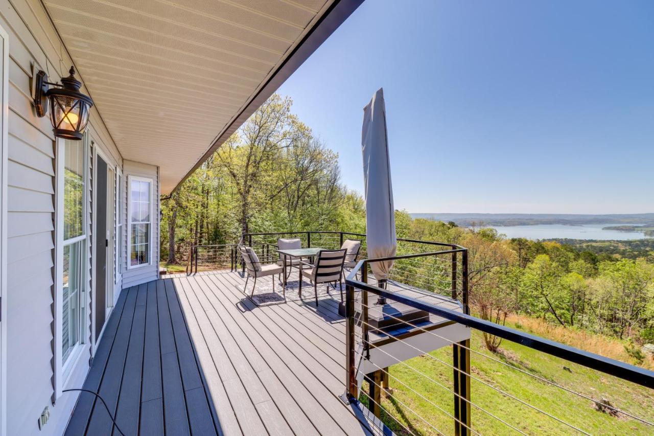 Charming Edgemont Home With Deck And Lake Views! Fairfield Bay Bagian luar foto