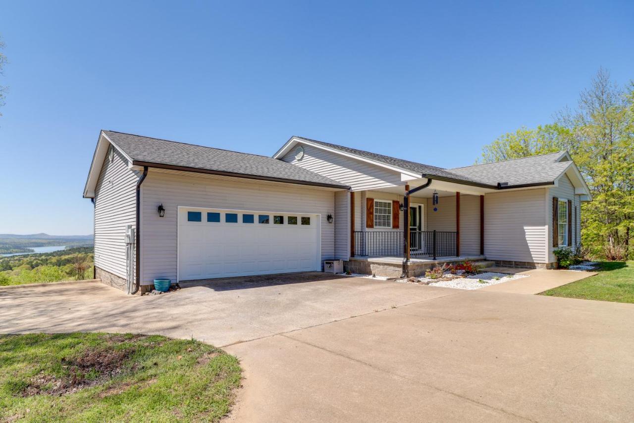 Charming Edgemont Home With Deck And Lake Views! Fairfield Bay Bagian luar foto