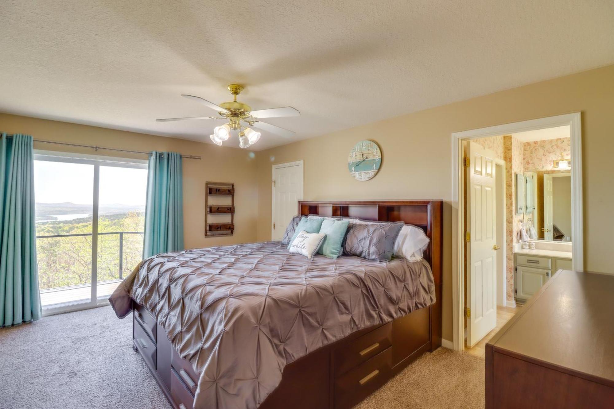 Charming Edgemont Home With Deck And Lake Views! Fairfield Bay Bagian luar foto