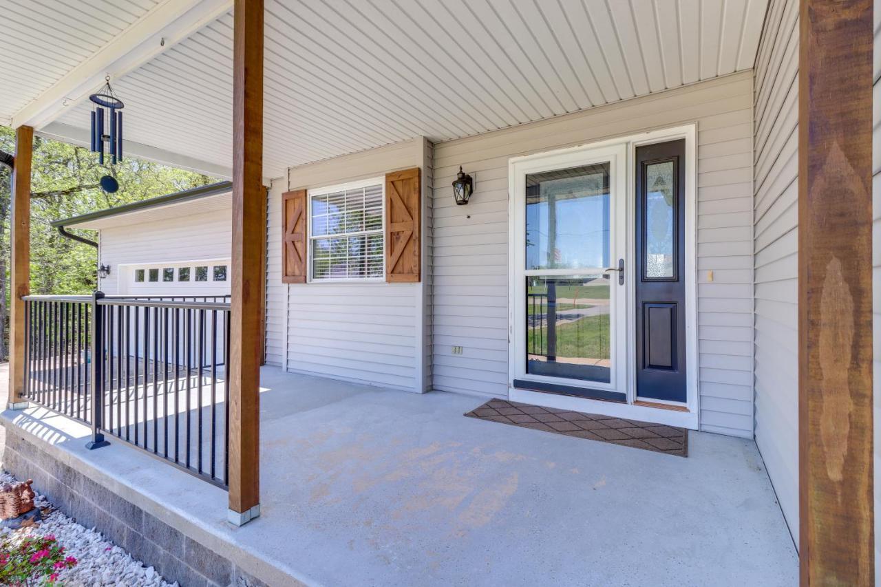 Charming Edgemont Home With Deck And Lake Views! Fairfield Bay Bagian luar foto