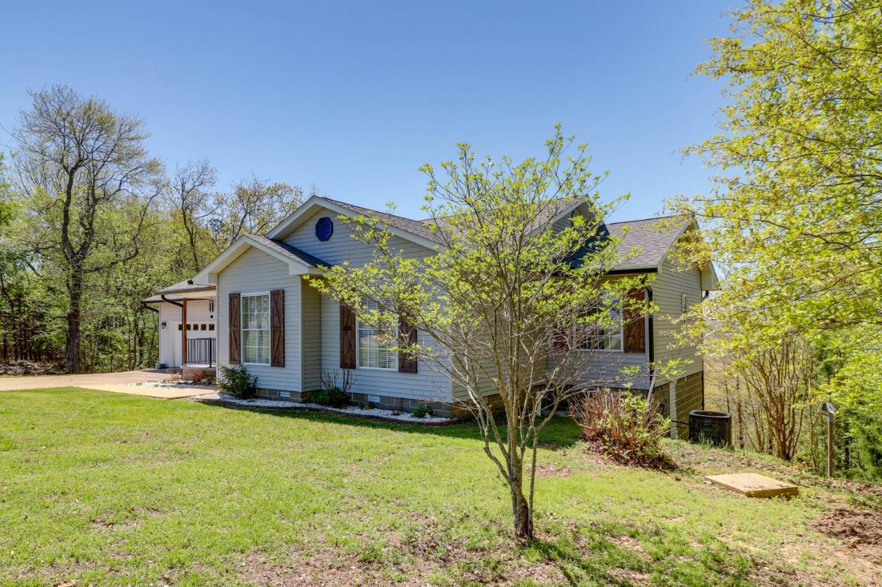 Charming Edgemont Home With Deck And Lake Views! Fairfield Bay Bagian luar foto
